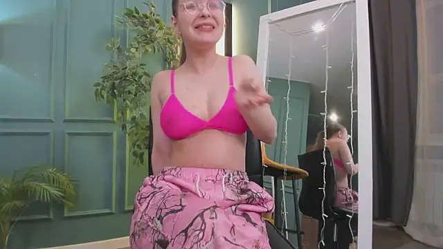 Snapshot of CassieCool chatting on 12-30-24, 04:09 CassieCool online show from 12-30-24, 04:09