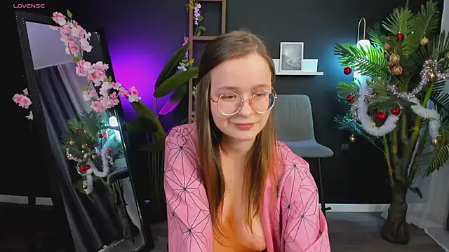 Snapshot of CassieCool chatting on 01-08-25, 02:35 CassieCool online show from 01-08-25, 02:35