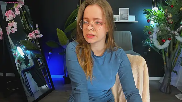 Snapshot of CassieCool chatting on 01-09-25, 03:47 CassieCool online show from 01-09-25, 03:47