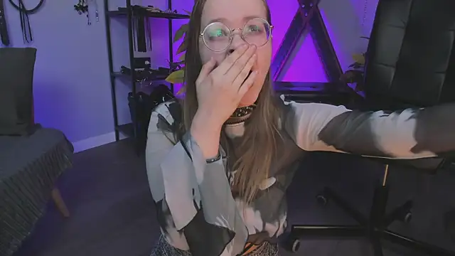 Snapshot of CassieCool chatting on 02-09-25, 03:32 CassieCool online show from 02-09-25, 03:32