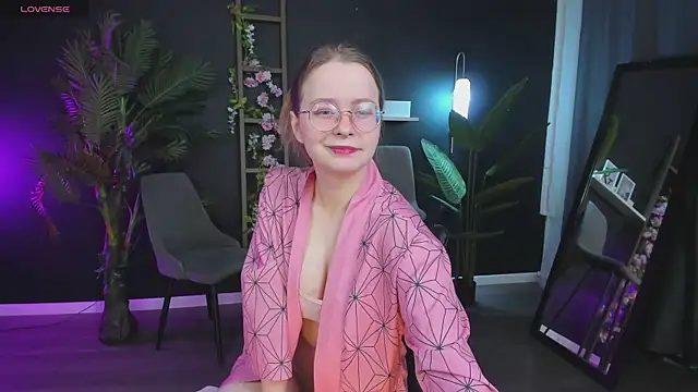 Snapshot of CassieCool chatting on 02-11-25, 09:03 CassieCool online show from 02-11-25, 09:03