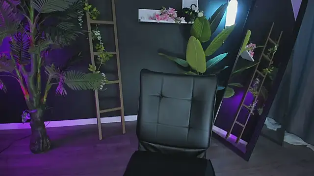 Snapshot of CassieCool chatting on 02-22-25, 06:28 CassieCool online show from 02-22-25, 06:28