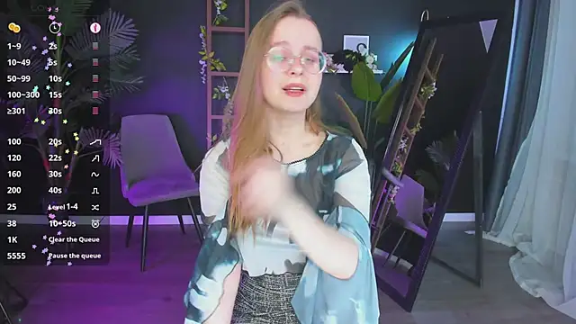 Snapshot of CassieCool chatting on 02-25-25, 11:55 CassieCool online show from 02-25-25, 11:55
