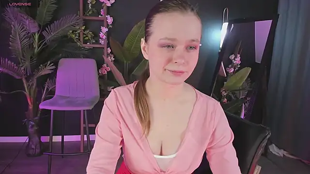 Snapshot of CassieCool chatting on 03-05-25, 09:04 CassieCool online show from 03-05-25, 09:04