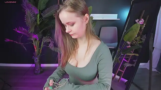 Snapshot of CassieCool chatting on 03-12-25, 08:52 CassieCool online show from 03-12-25, 08:52