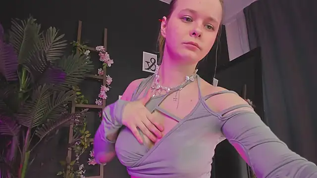 Snapshot of CassieCool chatting on 03-20-25, 03:34 CassieCool online show from 03-20-25, 03:34