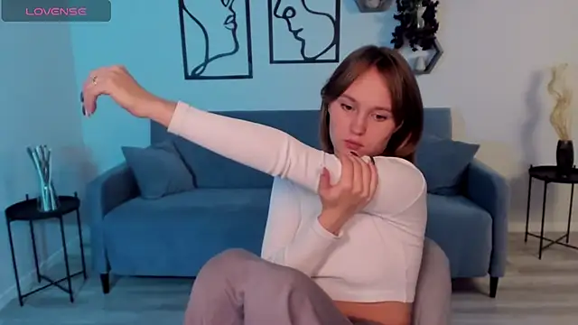 BritnieCute online show from 10-29-25, 05:20