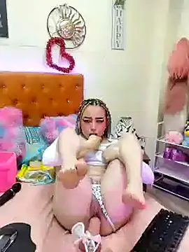 Snapshot of Yennastone chatting on 12-08-24, 05:55 Yennastone online show from 12-08-24, 05:55