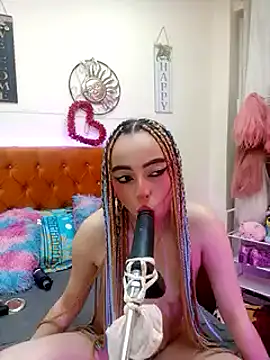 Snapshot of Yennastone chatting on 12-15-24, 02:19 Yennastone online show from 12-15-24, 02:19