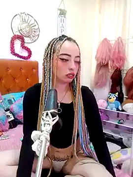 Snapshot of Yennastone chatting on 12-20-24, 05:40 Yennastone online show from 12-20-24, 05:40