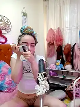 Snapshot of Yennastone chatting on 12-21-24, 02:04 Yennastone online show from 12-21-24, 02:04