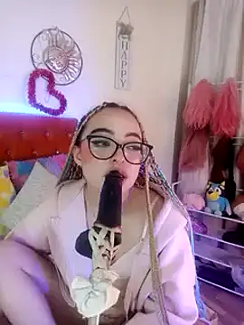 Snapshot of Yennastone chatting on 12-22-24, 06:17 Yennastone online show from 12-22-24, 06:17