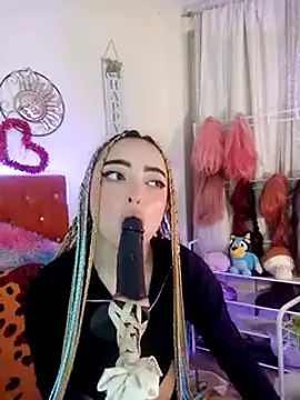 Snapshot of Yennastone chatting on 12-26-24, 03:16 Yennastone online show from 12-26-24, 03:16