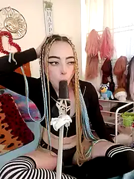 Snapshot of Yennastone chatting on 12-26-24, 06:33 Yennastone online show from 12-26-24, 06:33