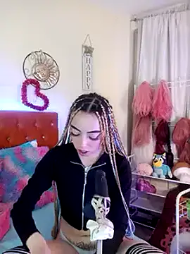 Snapshot of Yennastone chatting on 12-27-24, 12:39 Yennastone online show from 12-27-24, 12:39