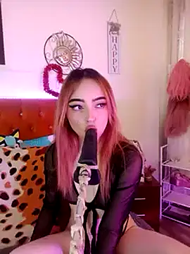 Snapshot of Yennastone chatting on 01-14-25, 10:34 Yennastone online show from 01-14-25, 10:34