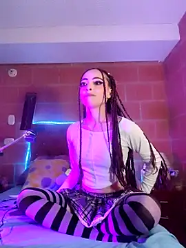 Snapshot of Yennastone chatting on 03-08-25, 12:44 Yennastone online show from 03-08-25, 12:44