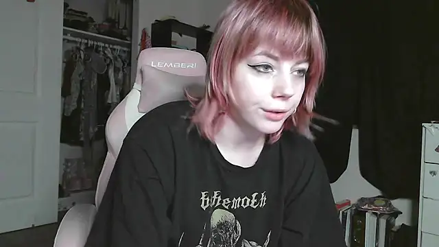 Snapshot of GoddessPinxx chatting on 05-15-26, 11:28 GoddessPinxx online show from 05-15-26, 11:28