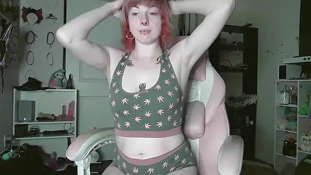 Snapshot of GoddessPinxx chatting on 05-18-26, 04:29 GoddessPinxx online show from 05-18-26, 04:29