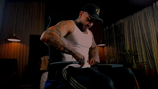 LeoSalvatore  online show from 01-29-25, 04:26