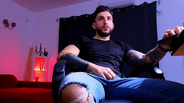 MightyAaron66 online show from 10-31-25, 03:29