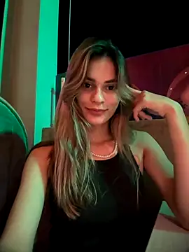 cuteluci  online show from 09-29-25, 12:05