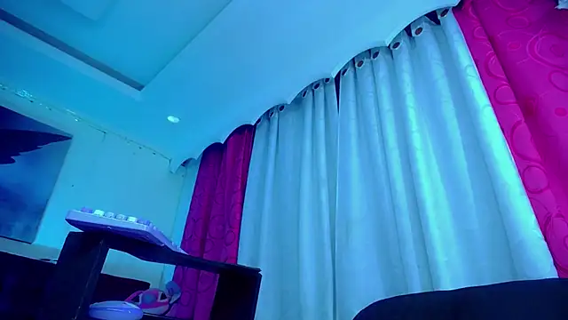 NahomiCamper online show from 09-26-25, 02:48