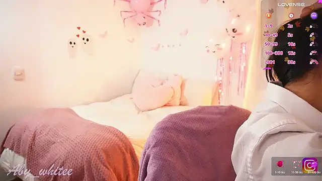 Snapshot of AbyWhitee chatting on 10-26-25, 05:13 AbyWhitee online show from 10-26-25, 05:13