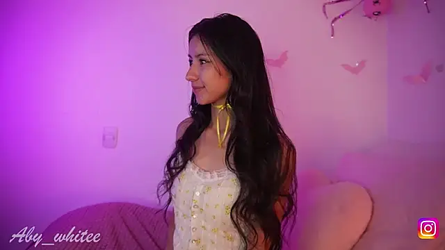 Snapshot of AbyWhitee chatting on 11-01-25, 05:53 AbyWhitee online show from 11-01-25, 05:53