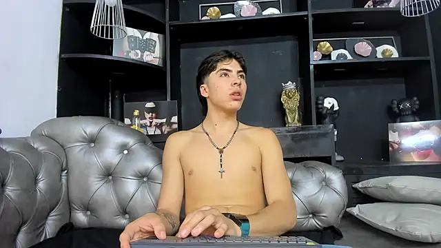 HeellBoy  online show from 10-28-25, 07:27