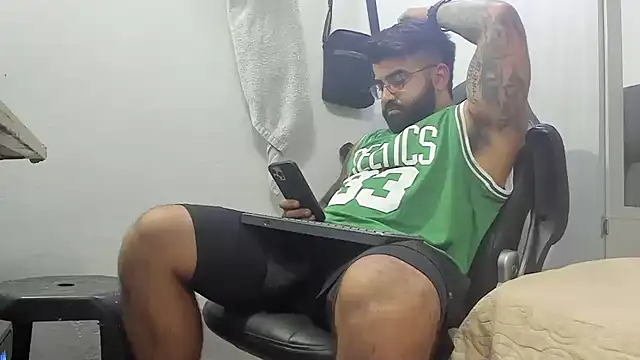 Lyon vach online show from 01-31-25, 01:33