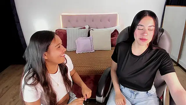 Snapshot of Icysweetcam chatting on 11-02-25, 11:18 Icysweetcam online show from 11-02-25, 11:18