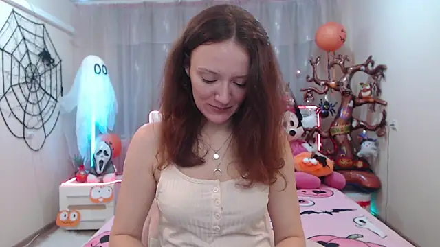 Snapshot of BarbaraStily chatting on 10-21-25, 06:58 BarbaraStily online show from 10-21-25, 06:58