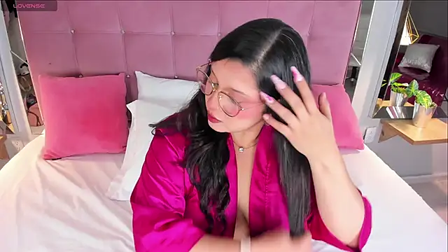 Snapshot of ArticaBelle chatting on 11-25-25, 04:45 ArticaBelle online show from 11-25-25, 04:45