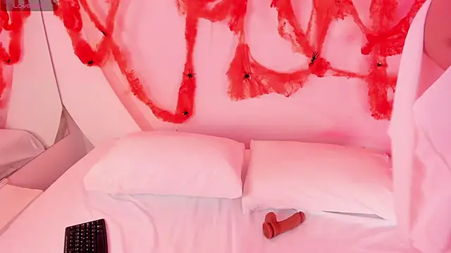 Snapshot of NanaOsaky chatting on 10-31-25, 11:55 NanaOsaky online show from 10-31-25, 11:55