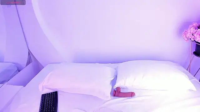 Snapshot of NanaOsaky chatting on 11-28-25, 12:08 NanaOsaky online show from 11-28-25, 12:08