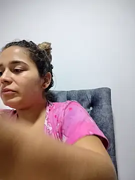 Snapshot of LaurenWelly_ chatting on 02-18-25, 02:27 LaurenWelly  online show from 02-18-25, 02:27