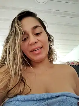 Snapshot of LaurenWelly_ chatting on 02-23-25, 01:21 LaurenWelly  online show from 02-23-25, 01:21