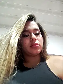 Snapshot of LaurenWelly_ chatting on 10-02-25, 09:49 LaurenWelly  online show from 10-02-25, 09:49