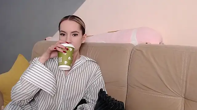 AmbrielHailey online show from 10-26-25, 01:17