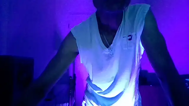 Snapshot of brunoguunot chatting on 09-27-25, 07:52 brunoguunot online show from 09-27-25, 07:52