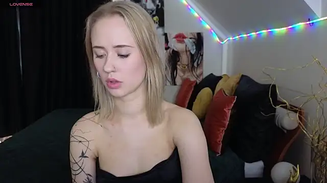 SashaBrooks online show from 10-12-25, 01:32