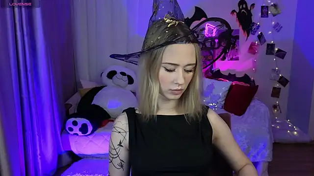 SashaBrooks online show from 10-31-25, 06:09