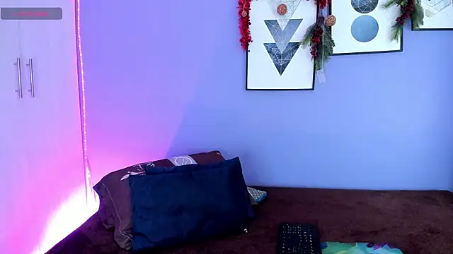 candyy bella online show from 12-14-24, 05:25