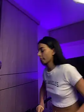 maddy bronw  online show from 12-21-24, 02:30