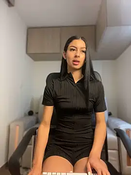 maddy bronw  online show from 12-21-24, 09:04