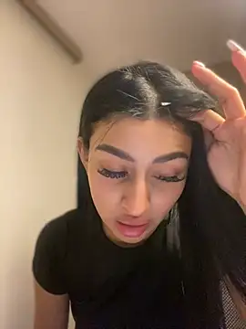 maddy bronw  online show from 12-22-24, 03:11