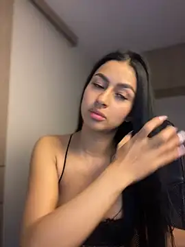 maddy bronw  online show from 12-28-24, 01:18