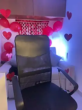 maddy bronw  online show from 02-07-25, 03:01