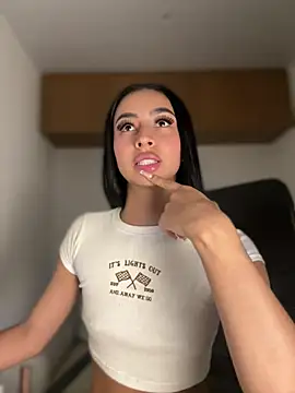 maddy bronw  online show from 02-23-25, 03:56